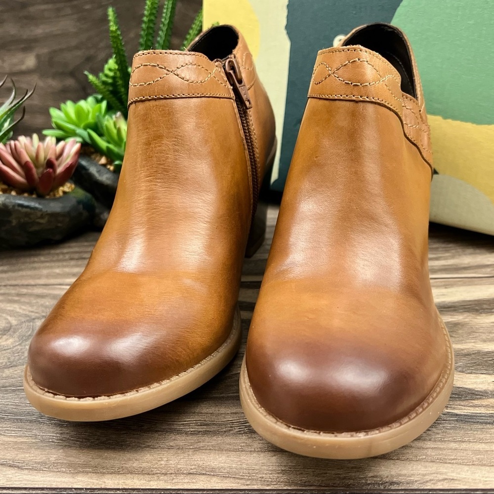 NIB Earth Lina Austin Notched Heeled Low Cut Leather Bootie Camel 9M - Picture 3 of 12